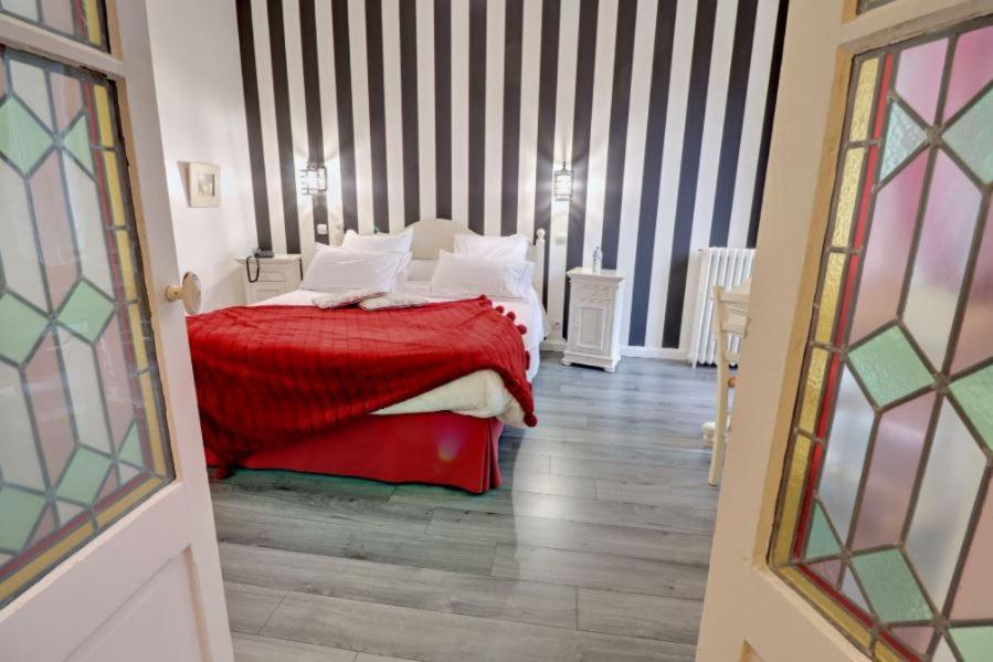 Logis Hotel De La Chapelle Milon-la-Chapelle Eksteriør billede