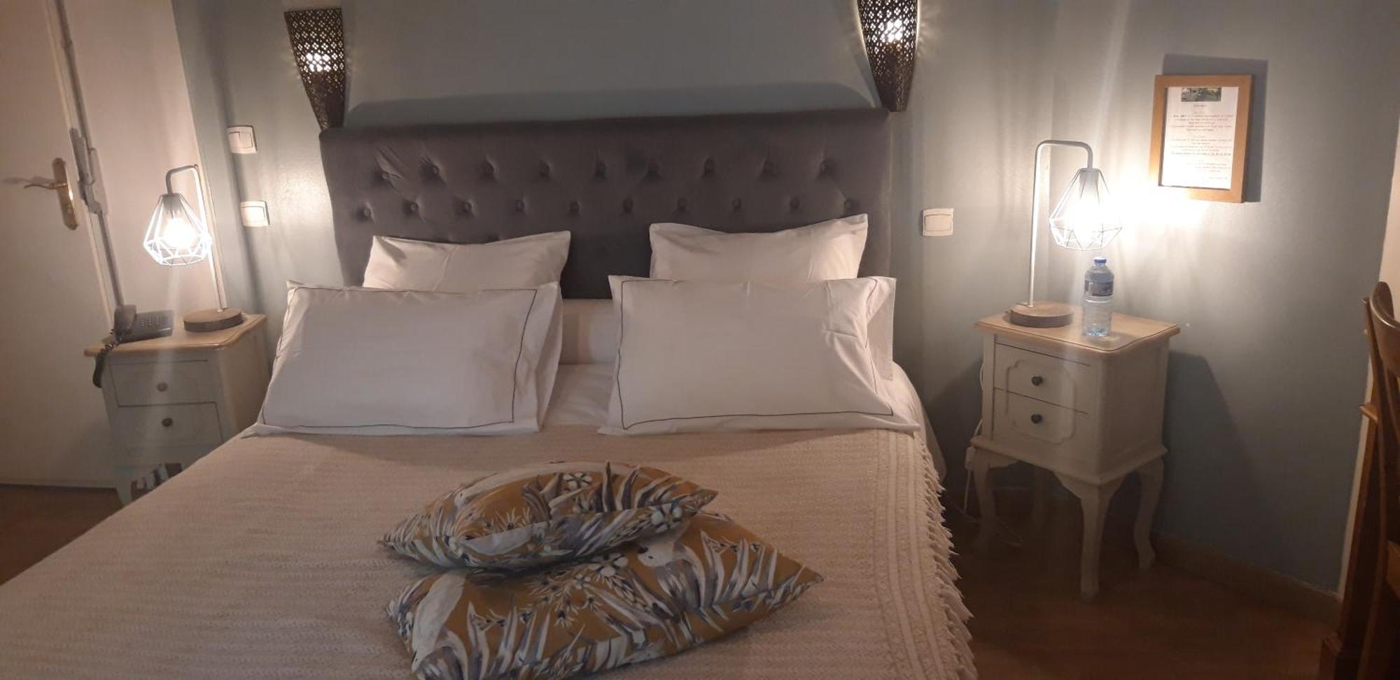 Logis Hotel De La Chapelle Milon-la-Chapelle Eksteriør billede