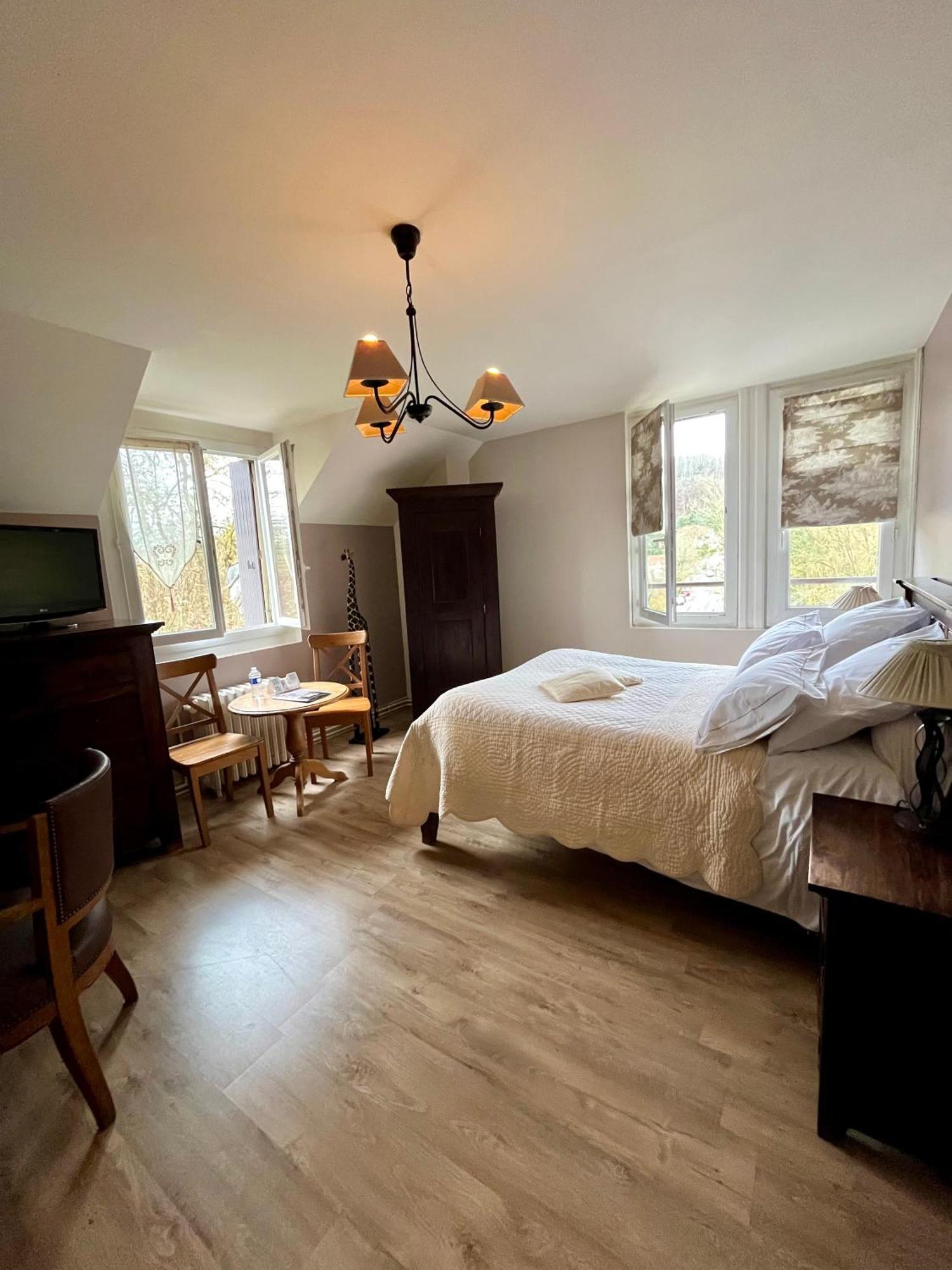 Logis Hotel De La Chapelle Milon-la-Chapelle Eksteriør billede
