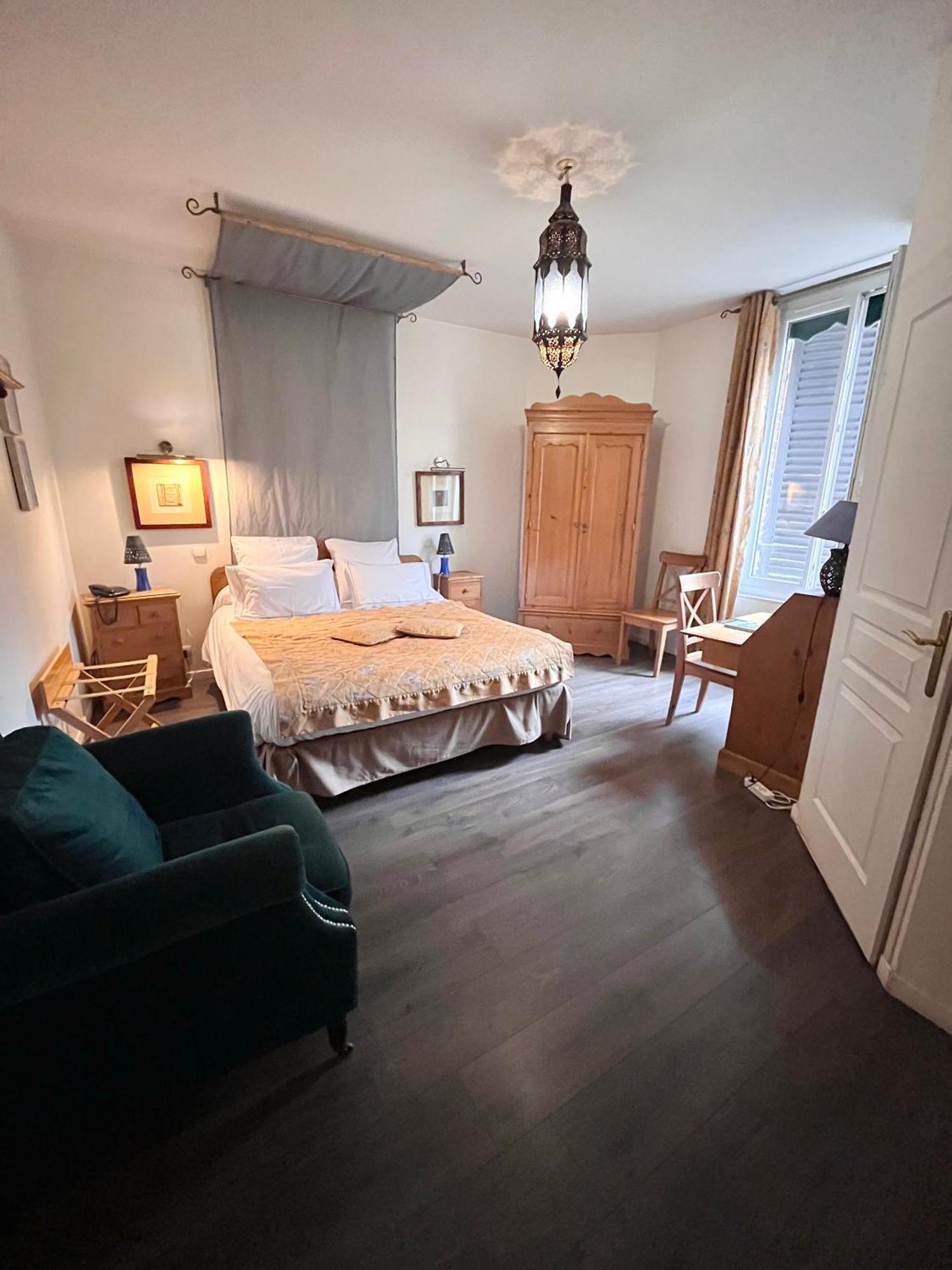 Logis Hotel De La Chapelle Milon-la-Chapelle Eksteriør billede