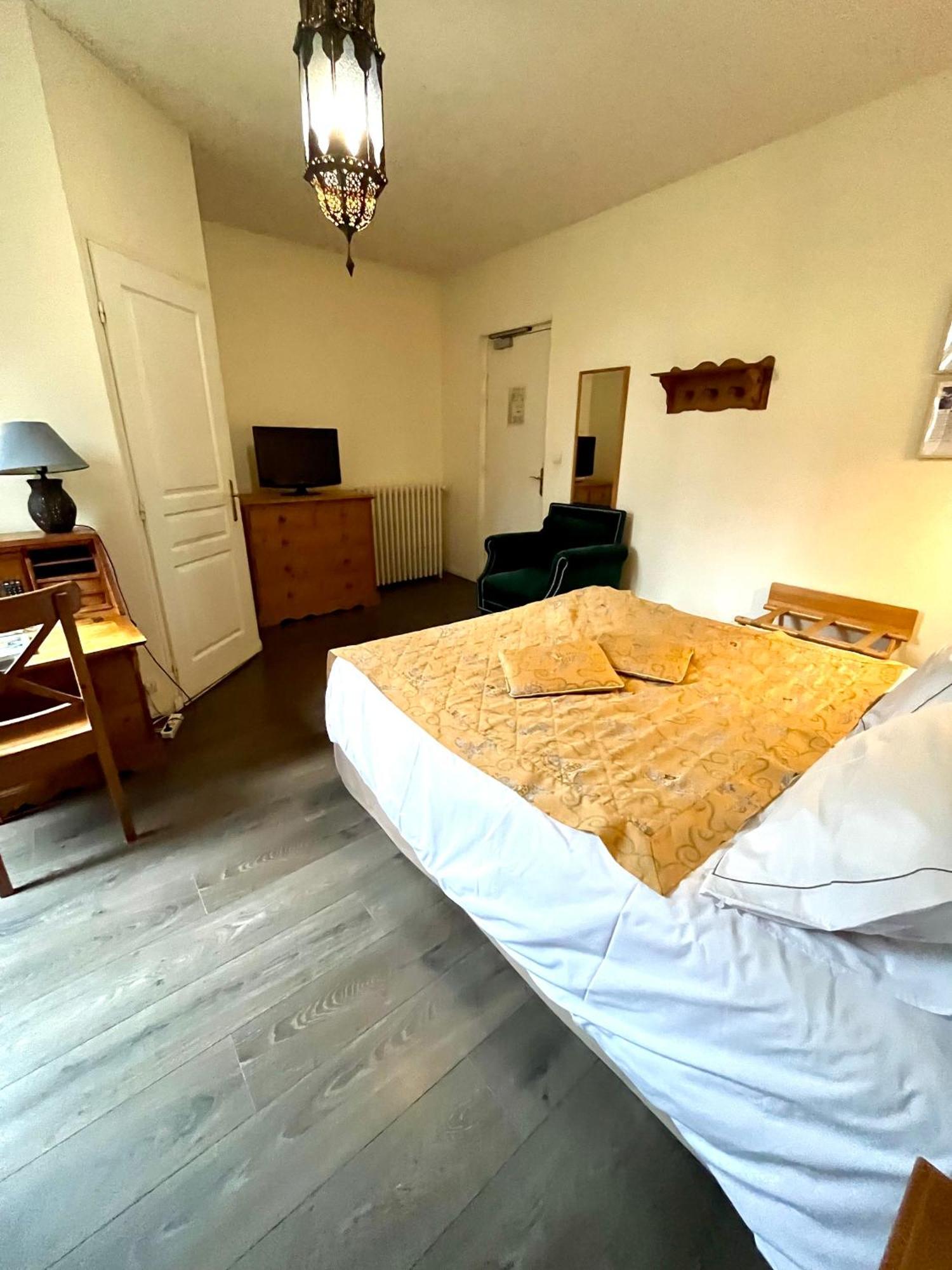 Logis Hotel De La Chapelle Milon-la-Chapelle Eksteriør billede