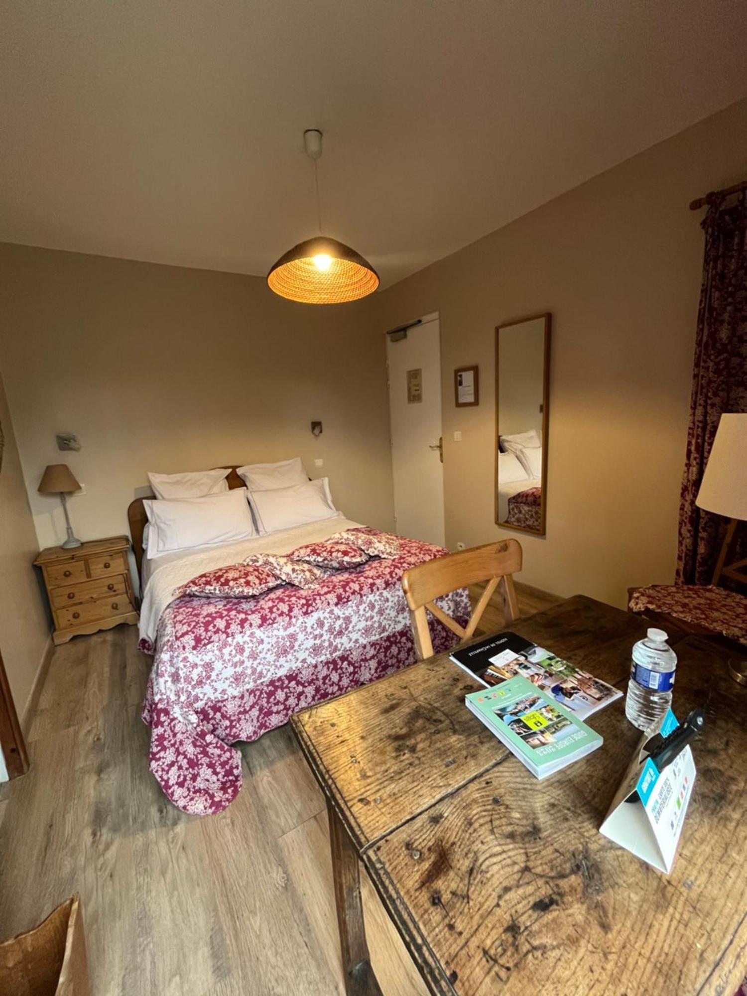 Logis Hotel De La Chapelle Milon-la-Chapelle Eksteriør billede