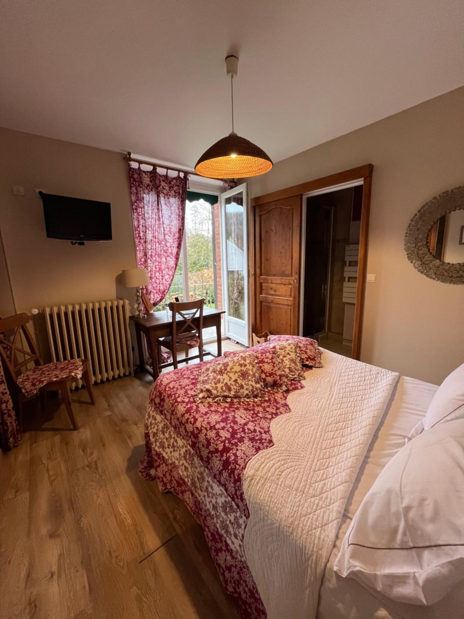 Logis Hotel De La Chapelle Milon-la-Chapelle Eksteriør billede
